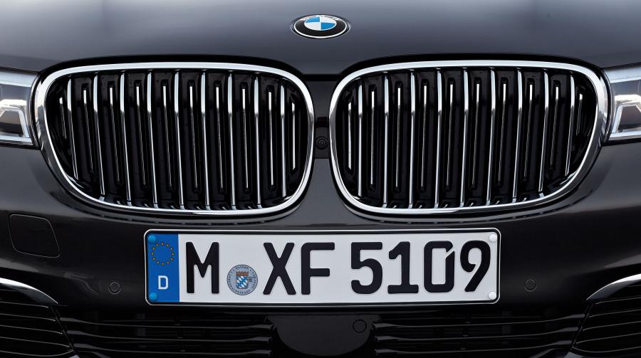  BMW 750Li xDrive 2015 года  (фото 6 из 41)